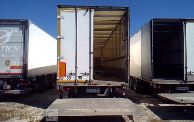 FRUEHAUF SEMI REMORQUE HAYON 3 ESSIEUX – PTAC 38T  ES-447-ED