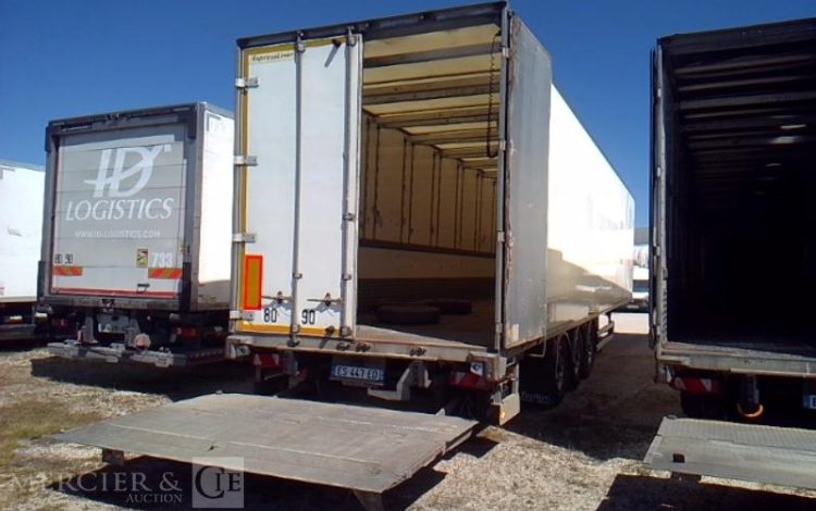 FRUEHAUF SEMI REMORQUE HAYON 3 ESSIEUX – PTAC 38T  ES-447-ED