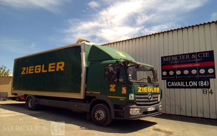 MERCEDES ATEGO 1524 – PORTEUR CAISSE HAYON – 4X2 – PTAC 14T800  EV-455-ZR