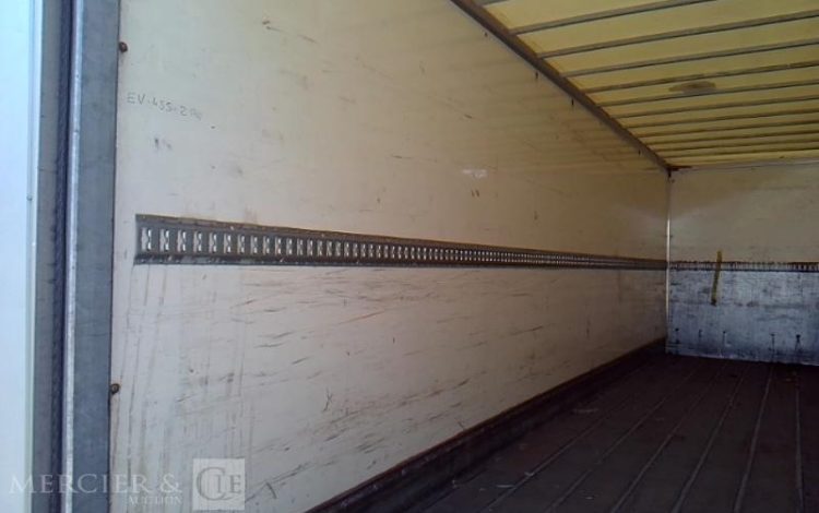 MERCEDES ATEGO 1524 – PORTEUR CAISSE HAYON – 4X2 – PTAC 14T800  EV-455-ZR