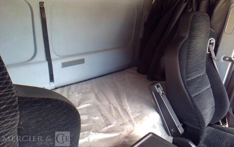 MERCEDES ATEGO 1524 – PORTEUR CAISSE HAYON – 4X2 – PTAC 14T800  EV-455-ZR