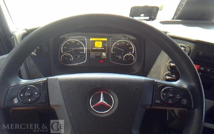 MERCEDES ATEGO 1524 – PORTEUR CAISSE HAYON – 4X2 – PTAC 14T800  EV-455-ZR