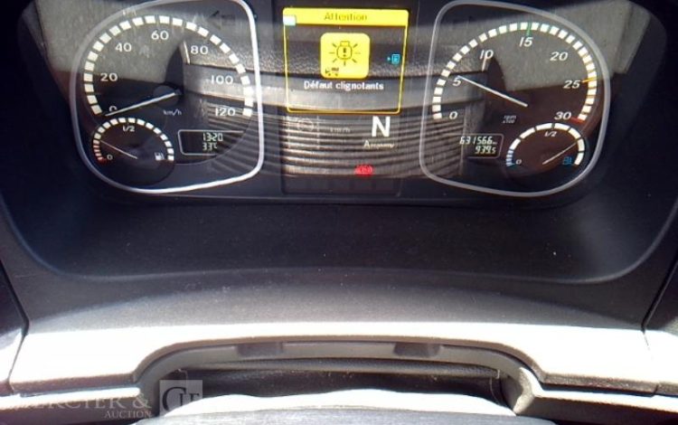 MERCEDES ATEGO 1524 – PORTEUR CAISSE HAYON – 4X2 – PTAC 14T800  EV-455-ZR