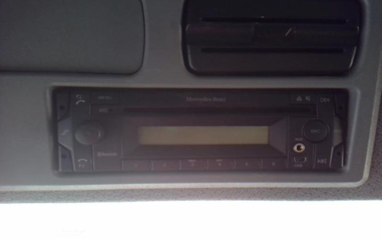 MERCEDES ATEGO 1524 – PORTEUR CAISSE HAYON – 4X2 – PTAC 14T800  EV-455-ZR