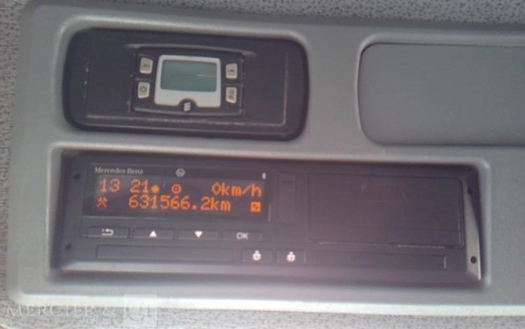 MERCEDES ATEGO 1524 – PORTEUR CAISSE HAYON – 4X2 – PTAC 14T800  EV-455-ZR