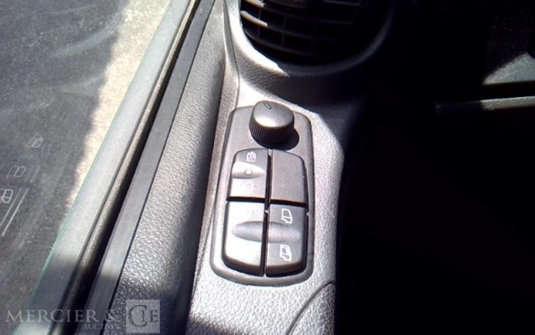MERCEDES ATEGO 1524 – PORTEUR CAISSE HAYON – 4X2 – PTAC 14T800  EV-455-ZR
