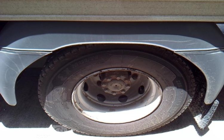 MERCEDES ATEGO 1524 – PORTEUR CAISSE HAYON – 4X2 – PTAC 14T800  EV-455-ZR