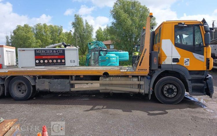 IVECO STRALIS 360 PORTE ENGIN – DIESEL – PTAC : 26 TONNES – 354943 KMS – ANNEE 2018 JAUNE EV-467-WT