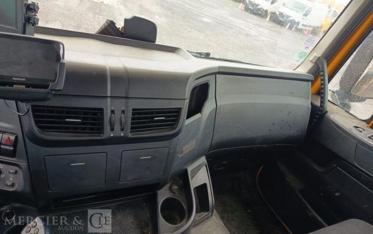 IVECO STRALIS 360 PORTE ENGIN – DIESEL – PTAC : 26 TONNES – 354943 KMS – ANNEE 2018 JAUNE EV-467-WT