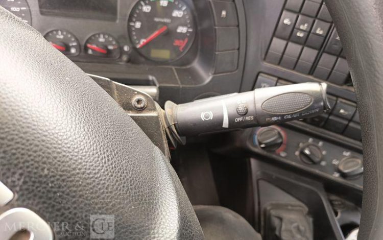IVECO STRALIS 360 PORTE ENGIN – DIESEL – PTAC : 26 TONNES – 354943 KMS – ANNEE 2018 JAUNE EV-467-WT