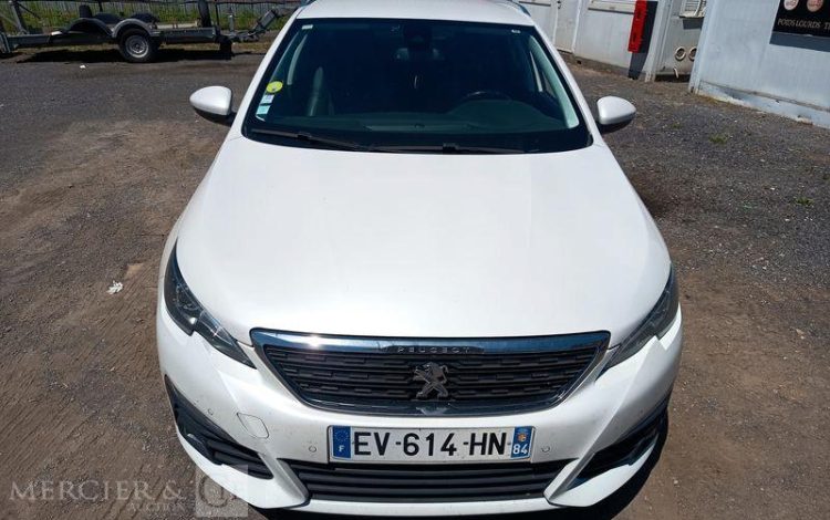 PEUGEOT 308 II SW 2.0 BLUEHDI 150 CH ALLURE EAT – DIESEL – 231213 KMS – ANNEE 2018 BLANC EV-614-HN