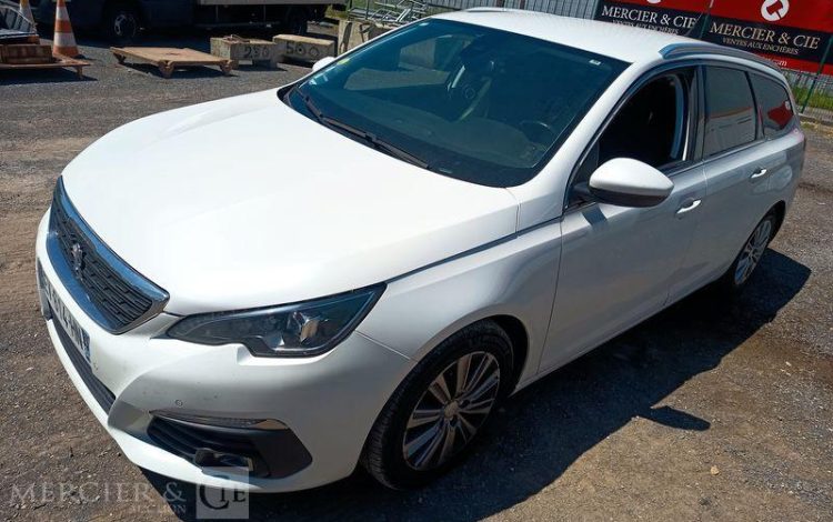 PEUGEOT 308 II SW 2.0 BLUEHDI 150 CH ALLURE EAT – DIESEL – 231213 KMS – ANNEE 2018 BLANC EV-614-HN