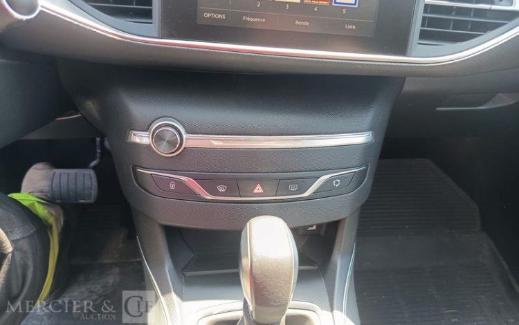 PEUGEOT 308 II SW 2.0 BLUEHDI 150 CH ALLURE EAT – DIESEL – 231213 KMS – ANNEE 2018 BLANC EV-614-HN
