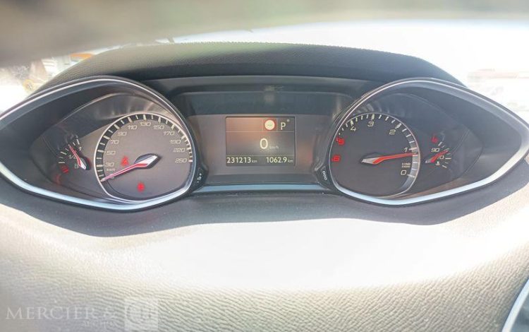 PEUGEOT 308 II SW 2.0 BLUEHDI 150 CH ALLURE EAT – DIESEL – 231213 KMS – ANNEE 2018 BLANC EV-614-HN