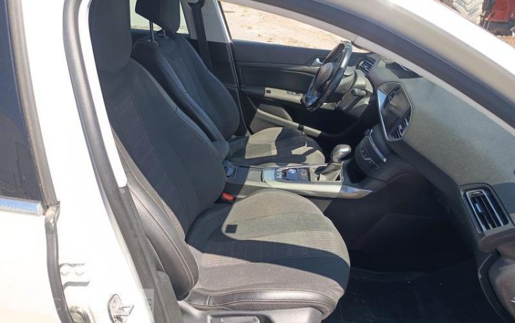 PEUGEOT 308 II SW 2.0 BLUEHDI 150 CH ALLURE EAT – DIESEL – 231213 KMS – ANNEE 2018 BLANC EV-614-HN