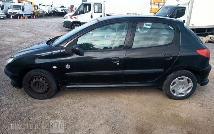 PEUGEOT 206 1.4 HDI 70 CH STYLE – DIESEL – ANNEE 2005 NOIR EV-739-FQ