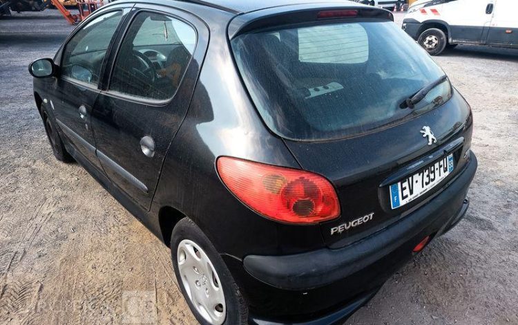 PEUGEOT 206 1.4 HDI 70 CH STYLE – DIESEL – ANNEE 2005 NOIR EV-739-FQ