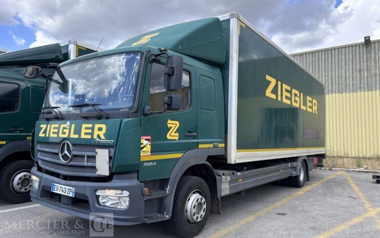MERCEDES ATEGO 1524 CAISSE HAYON VERT EV-743-ZP