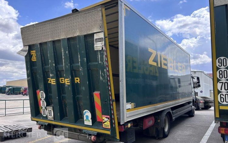 MERCEDES ATEGO 1524 CAISSE HAYON VERT EV-743-ZP