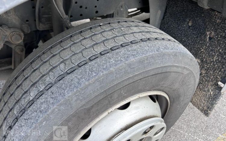 MERCEDES ATEGO 1524 CAISSE HAYON VERT EV-743-ZP
