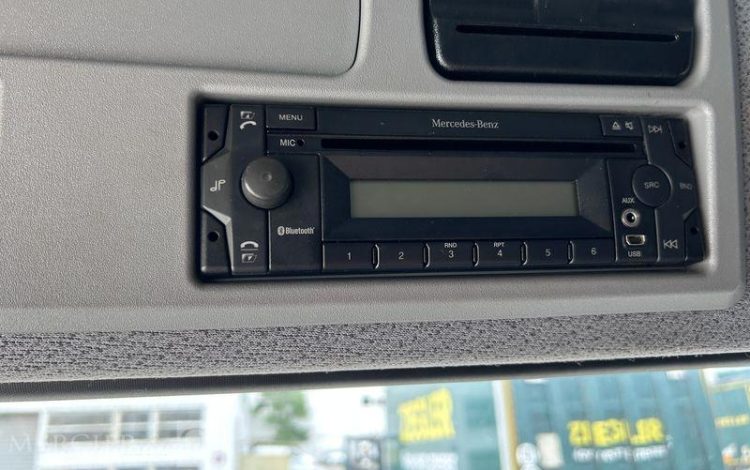 MERCEDES ATEGO 1524 CAISSE HAYON VERT EV-743-ZP