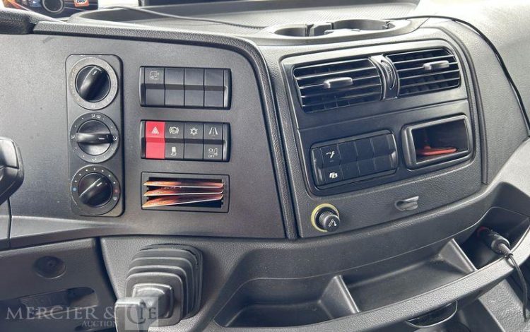 MERCEDES ATEGO 1524 CAISSE HAYON VERT EV-743-ZP