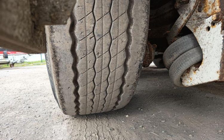 BENALU SEMI BENNE CEREALIERE BASCULANTE 3 ESSIEUX – PTAC 38 TONNES – ANNEE 2019  FC-023-ZK