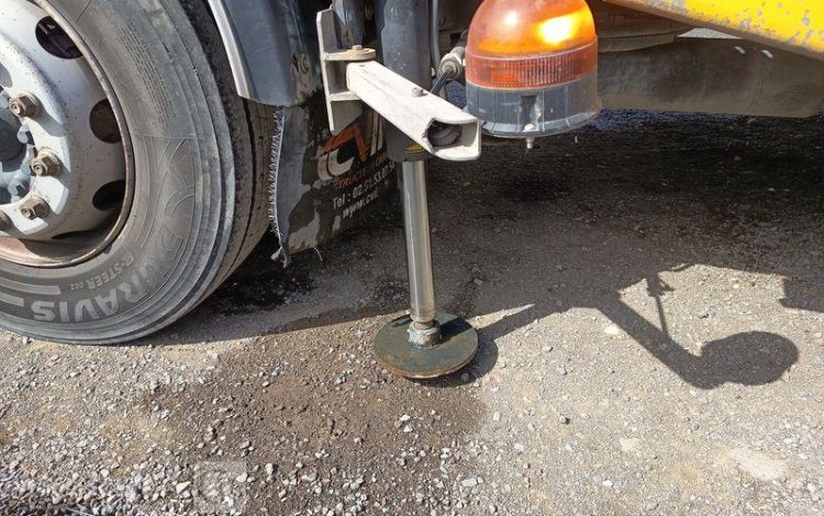 IVECO STRALIS 420 PORTE ENGIN -DIESEL – PTAC : 32 TONNES – 138425 KMS – ANNEE 2019 JAUNE FD-702-EN