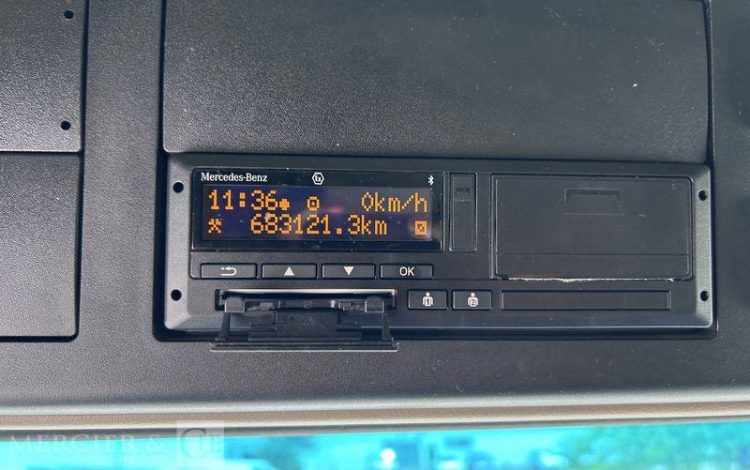 MERCEDES ACTROS 1845 VERT FJ-833-RY