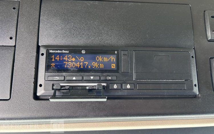 MERCEDES ACTROS 1845 VERT FM-962-WM