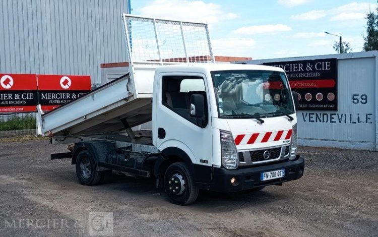 NISSAN NT400 AVEC BENNE JPM – DIESEL – 66083 KMS – ANNEE 2020 BLANC FN-708-QT