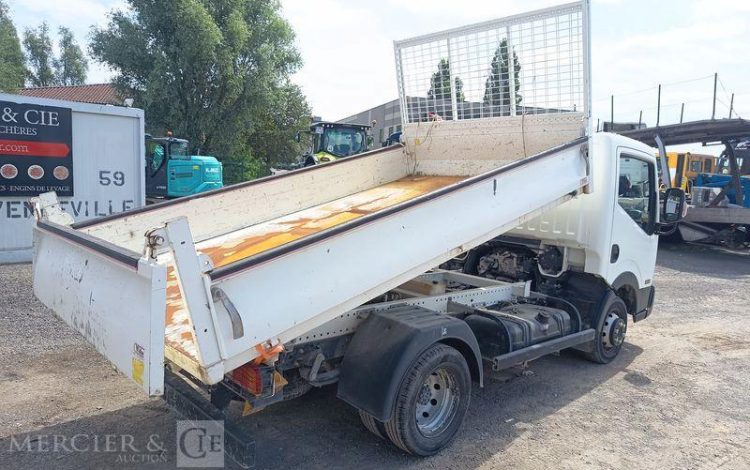 NISSAN NT400 AVEC BENNE JPM – DIESEL – 66083 KMS – ANNEE 2020 BLANC FN-708-QT