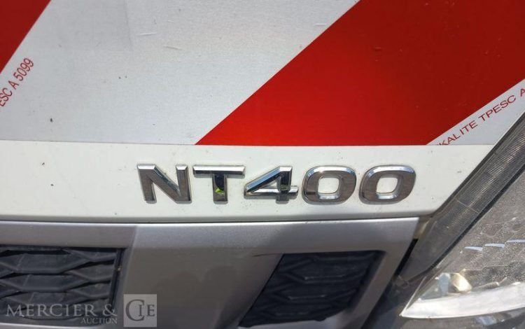 NISSAN NT400 AVEC BENNE JPM – DIESEL – 66083 KMS – ANNEE 2020 BLANC FN-708-QT