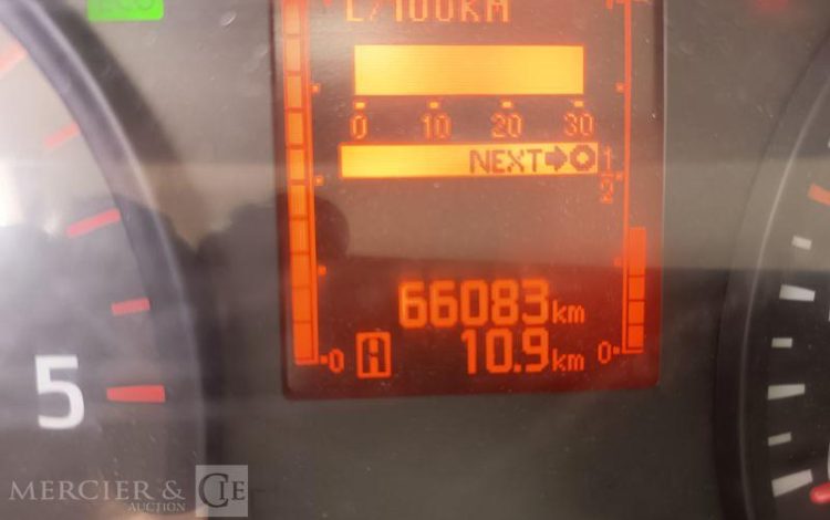 NISSAN NT400 AVEC BENNE JPM – DIESEL – 66083 KMS – ANNEE 2020 BLANC FN-708-QT