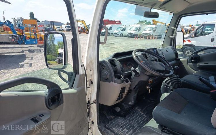 NISSAN NT400 AVEC BENNE JPM – DIESEL – 66083 KMS – ANNEE 2020 BLANC FN-708-QT