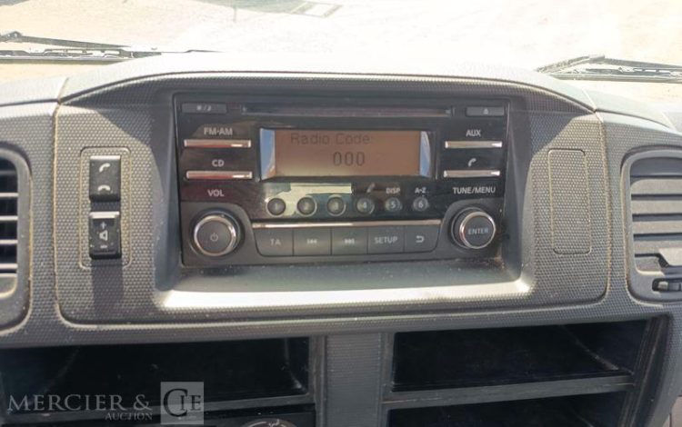 NISSAN NT400 AVEC BENNE JPM – DIESEL – 66083 KMS – ANNEE 2020 BLANC FN-708-QT