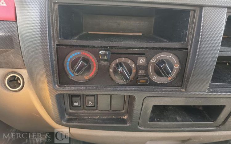 NISSAN NT400 AVEC BENNE JPM – DIESEL – 66083 KMS – ANNEE 2020 BLANC FN-708-QT