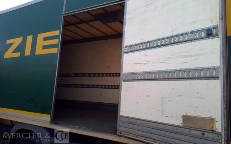 MERCEDES ATEGO 1324 – PORTEUR – HAYON  – 4X2 – PTAC 13T5  FR-792-MR