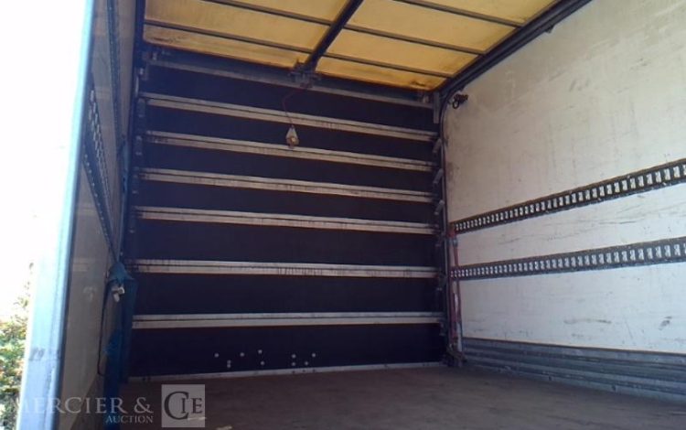 MERCEDES ATEGO 1324 – PORTEUR – HAYON  – 4X2 – PTAC 13T5  FR-792-MR