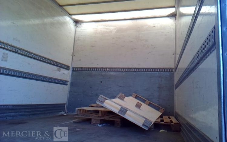 MERCEDES ATEGO 1324 – PORTEUR – HAYON  – 4X2 – PTAC 13T5  FR-792-MR