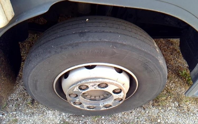 MERCEDES ATEGO 1324 – PORTEUR – HAYON  – 4X2 – PTAC 13T5  FR-792-MR