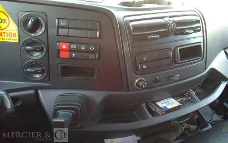 MERCEDES ATEGO 1324 – PORTEUR – HAYON  – 4X2 – PTAC 13T5  FR-792-MR