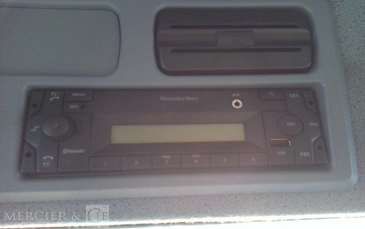 MERCEDES ATEGO 1324 – PORTEUR – HAYON  – 4X2 – PTAC 13T5  FR-792-MR