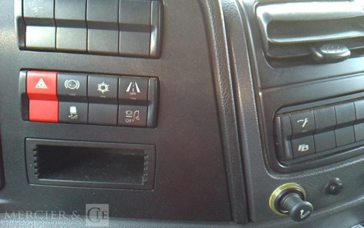 MERCEDES ATEGO 1324 – PORTEUR – HAYON  – 4X2 – PTAC 13T5  FR-792-MR