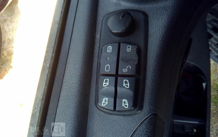 MERCEDES ATEGO 1324 – PORTEUR – HAYON  – 4X2 – PTAC 13T5  FR-792-MR