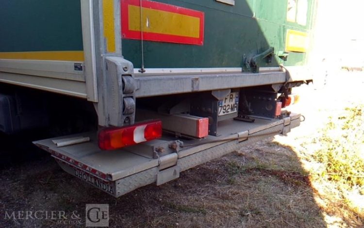MERCEDES ATEGO 1324 – PORTEUR – HAYON  – 4X2 – PTAC 13T5  FR-792-MR