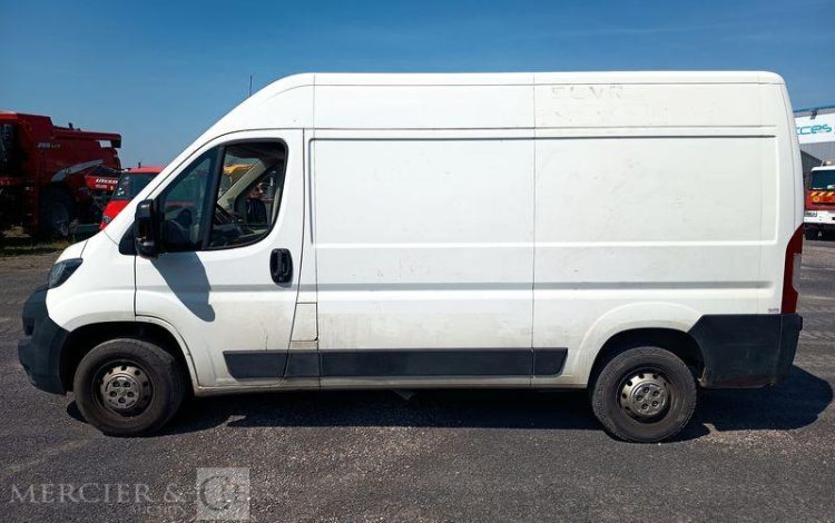 PEUGEOT BOXER III Phase 3 L2H2 2.2 BlueHDi 16V 165 cv – DIESEL – 60733 KMS – ANNEE 2021 BLANC FX-869-ZY