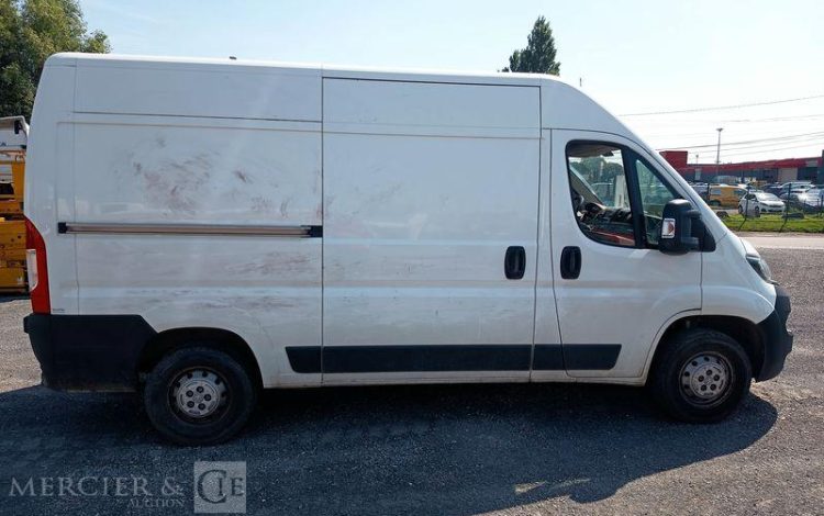 PEUGEOT BOXER III Phase 3 L2H2 2.2 BlueHDi 16V 165 cv – DIESEL – 60733 KMS – ANNEE 2021 BLANC FX-869-ZY