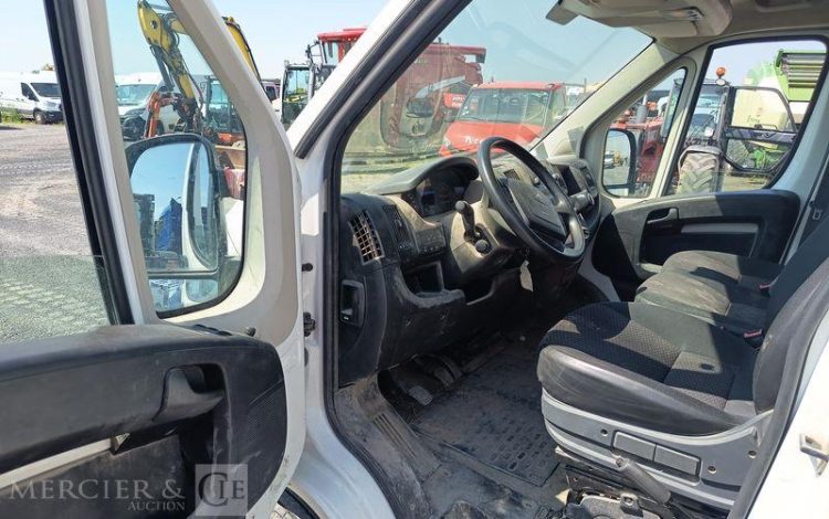 PEUGEOT BOXER III Phase 3 L2H2 2.2 BlueHDi 16V 165 cv – DIESEL – 60733 KMS – ANNEE 2021 BLANC FX-869-ZY