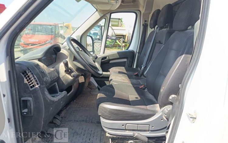 PEUGEOT BOXER III Phase 3 L2H2 2.2 BlueHDi 16V 165 cv – DIESEL – 60733 KMS – ANNEE 2021 BLANC FX-869-ZY